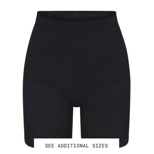 SKIMS Seamless Sculpt Mid Thigh Shorts - Size XSmall - Onyx